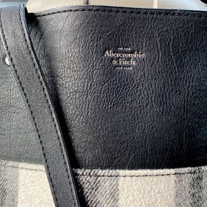 Stylish A&F tote bag ⚫️⚪️✔️ # #giftyourself #fallstyle #awesome